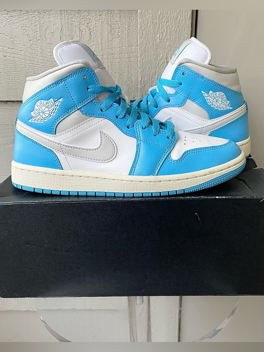 Air Jordan Retro 1 Mid Dark Powder/Neutral Grey Size 8.5W
